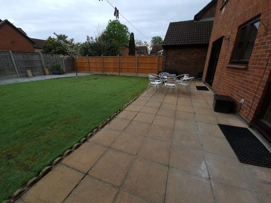 London Luxury 6 Bedroom Family House Sleeps 12 People Parking For 4 Cars Close To Tube. Chigwell Εξωτερικό φωτογραφία