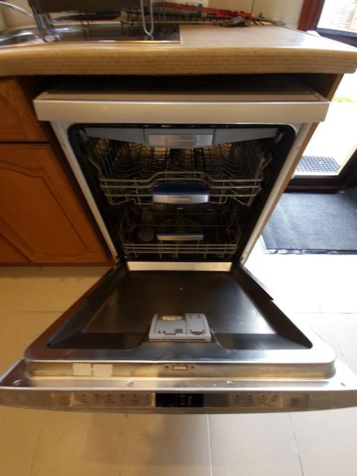 London Luxury 6 Bedroom Family House Sleeps 12 People Parking For 4 Cars Close To Tube. Chigwell Εξωτερικό φωτογραφία