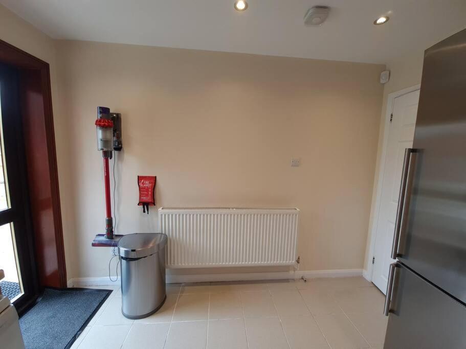 London Luxury 6 Bedroom Family House Sleeps 12 People Parking For 4 Cars Close To Tube. Chigwell Εξωτερικό φωτογραφία
