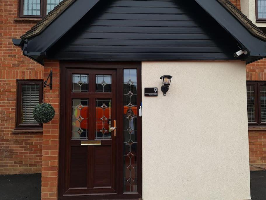 London Luxury 6 Bedroom Family House Sleeps 12 People Parking For 4 Cars Close To Tube. Chigwell Εξωτερικό φωτογραφία